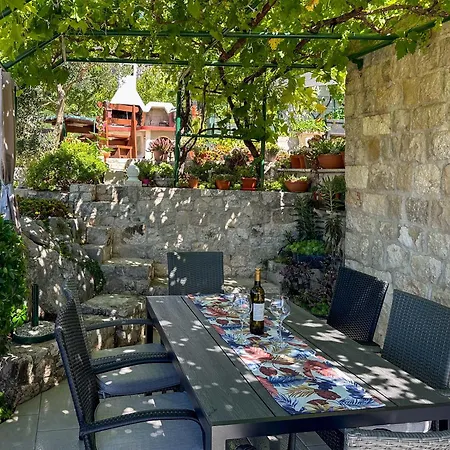 Holiday home Kuca Za Odmor Ana Tucepi